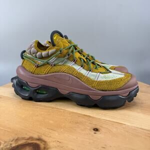 Nike Air Max Flyknit Venture Womens Size 8.5 Bronzine Smokey Mauve FD2110-700